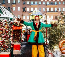 В Новогоднюю Москву на "поющем" автобусе со Снегурочкой