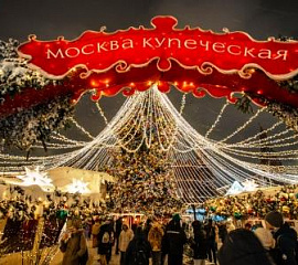 В Новогоднюю Москву на "поющем" автобусе со Снегурочкой